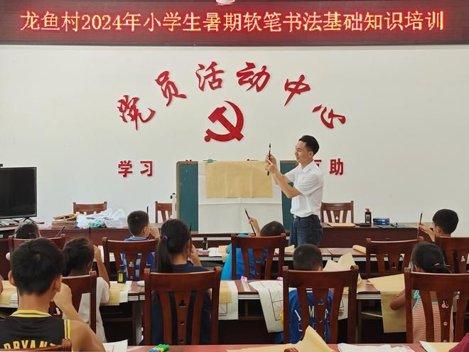 龍魚便宜的多少錢：最便宜的龍魚品種是銀龍魚，青龍和星點龍魚的區(qū)別及影響因素 龍魚便宜的多少錢：最便宜的龍魚品種是銀龍魚，青龍和星點龍魚的區(qū)別及影響因素 龍魚百科 第3張
