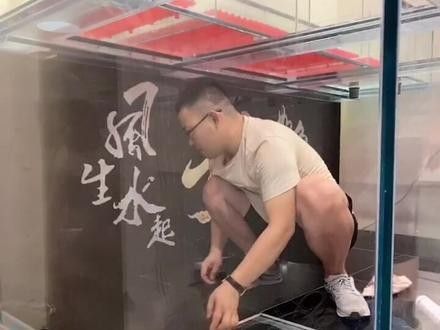 龍魚缸黑底黑背景視頻