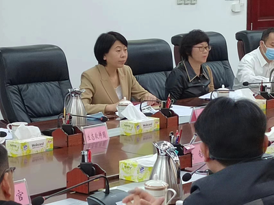 魚缸里的水突然變渾濁是怎么回事（如何維護魚缸硝化系統新魚缸混濁）