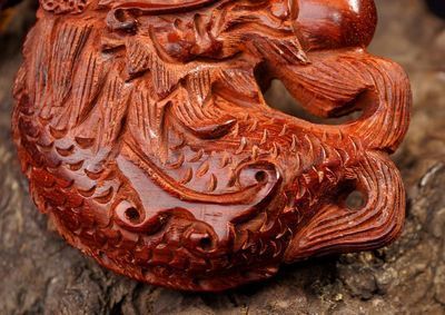 龍魚木雕壞了扔了怎么辦：對(duì)于損壞的龍魚木雕，有以下幾種處理方式，可以修復(fù)