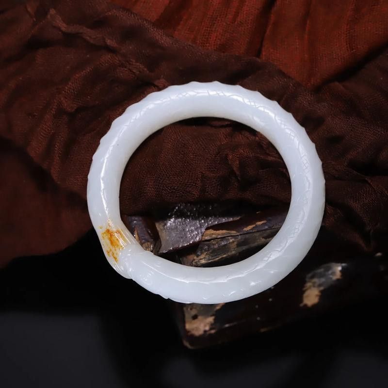 和田玉龍魚(yú)手鐲圖片欣賞 和田玉龍魚(yú)手鐲圖片欣賞 龍魚(yú)百科 第1張