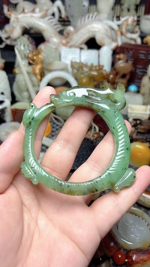 和田玉龍魚(yú)手鐲圖片欣賞 和田玉龍魚(yú)手鐲圖片欣賞 龍魚(yú)百科 第8張