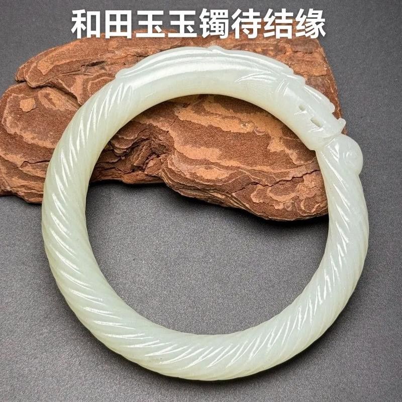 和田玉龍魚(yú)手鐲圖片欣賞 和田玉龍魚(yú)手鐲圖片欣賞 龍魚(yú)百科 第14張
