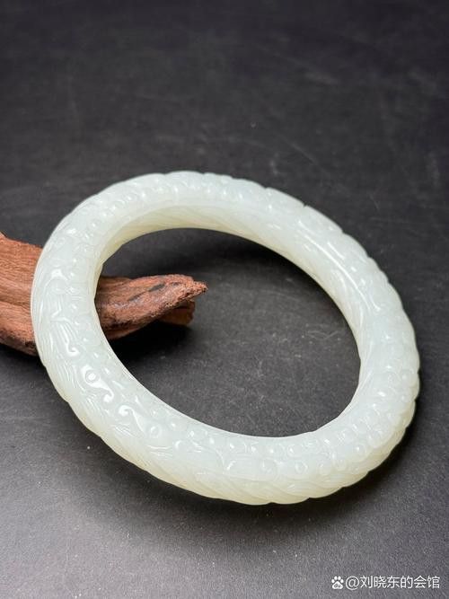 和田玉龍魚(yú)手鐲圖片欣賞 和田玉龍魚(yú)手鐲圖片欣賞 龍魚(yú)百科 第20張