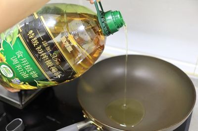 金龍魚吃不下怎么辦：金龍魚不吃東西怎么辦?金龍魚不吃食怎么回事 金龍魚吃不下怎么辦：金龍魚不吃東西怎么辦?金龍魚不吃食怎么回事 龍魚百科 第4張