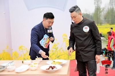 金龍魚吃什么食物會(huì)上色快：金龍魚吃什么發(fā)色好金龍魚吃什么發(fā)色最好