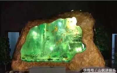 玉石魚缸的藝術價值：東海龍宮玉石魚缸是一件由福建男子林鎮創作的壯觀藝術品