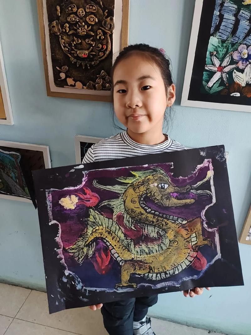 能否提供更多版畫龍作品欣賞？