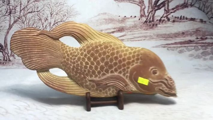 金龍魚(yú)掛畫(huà)適合掛哪里（金龍魚(yú)掛畫(huà)在風(fēng)水學(xué)中具有添財(cái)添祿、化煞驅(qū)邪的作用）