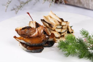 龍魚可不可以吃鮑魚肉：龍魚可不可以吃鮑魚肉？