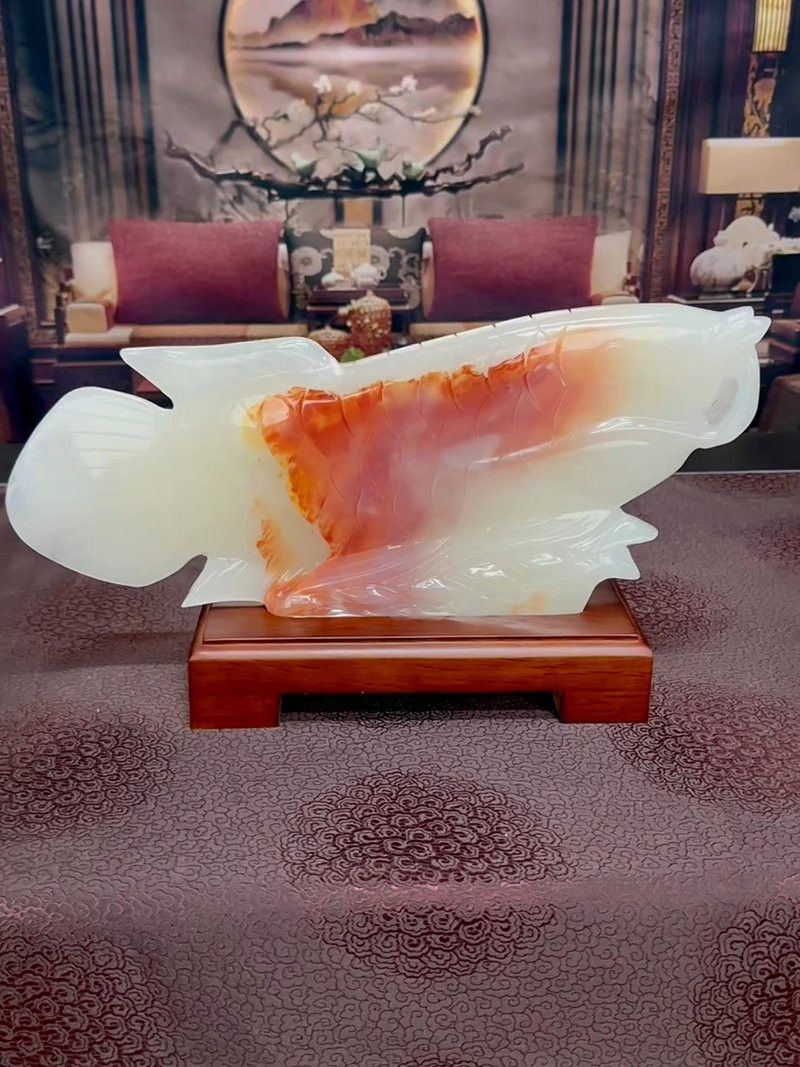 玉石金龍魚擺件是玉石的嗎