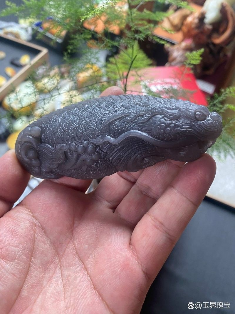 龍魚雕刻中哪種材質最珍貴？