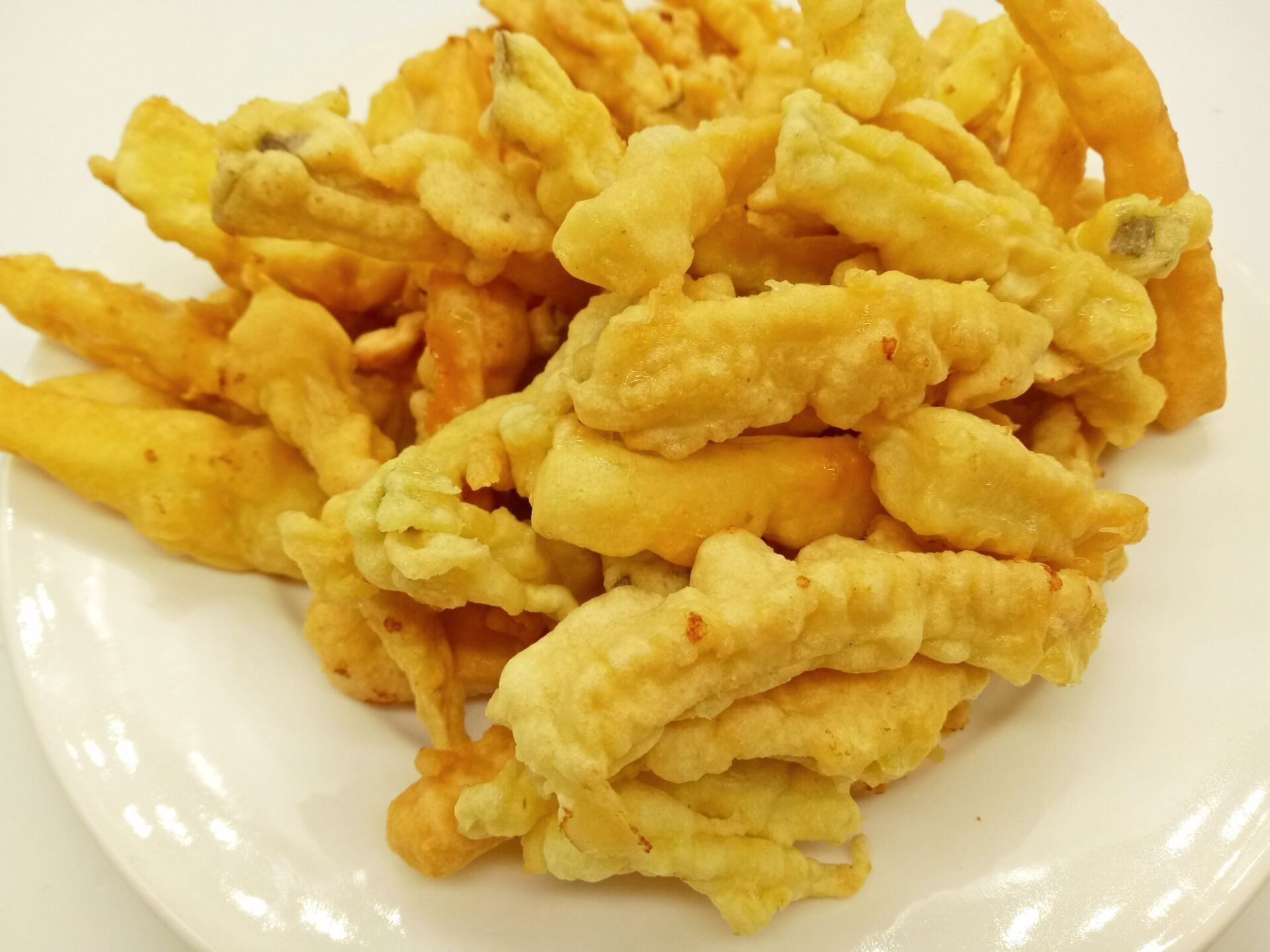 小龍魚好吃嗎怎么養活：小龍魚怎么養活