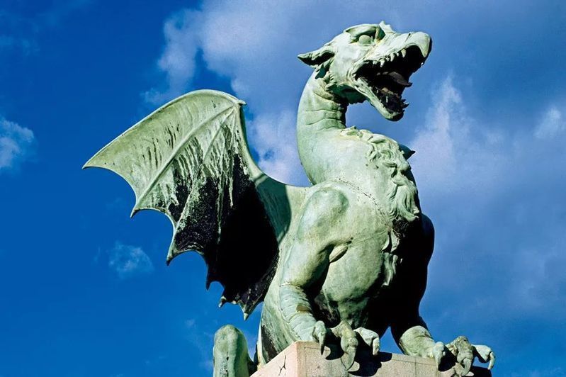 紅龍與金龍在神話中的角色