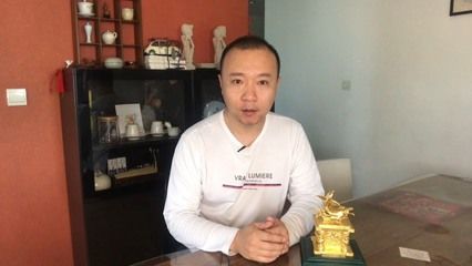 紅龍魚黑缸和白缸的區(qū)別（紅龍魚在黑缸和白缸中的飼養(yǎng)各有優(yōu)劣）