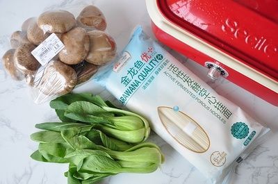 金龍魚吃撐了怎么辦：金龍魚吃撐了會導致一系列消化系統的問題，金龍魚吃撐了怎么辦 金龍魚吃撐了怎么辦：金龍魚吃撐了會導致一系列消化系統的問題，金龍魚吃撐了怎么辦 龍魚百科 第2張