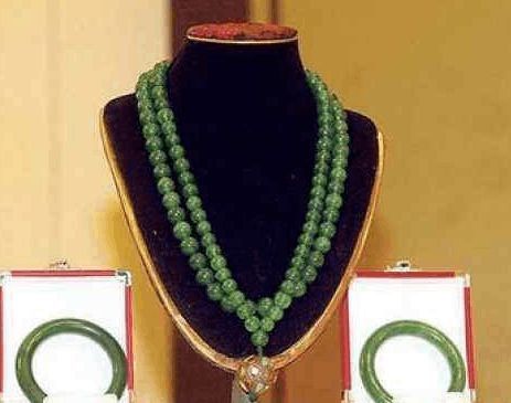 龍魚翡翠腰牌：翡翠腰牌的搭配技巧龍魚翡翠腰牌的搭配技巧