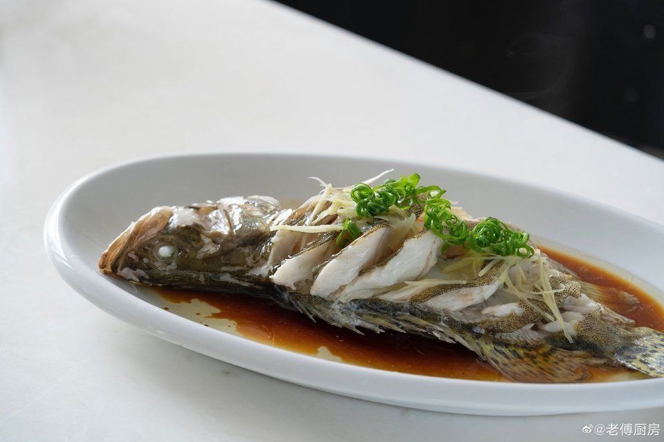 清蒸雪龍魚是什么魚（清蒸雪龍魚是一種生活在深海的優質魚類，肉質鮮嫩、口感細膩）