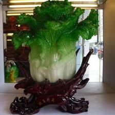 玉器龍魚寓意什么意思啊：玉金龍魚擺件通常應該擺放在大廳側邊