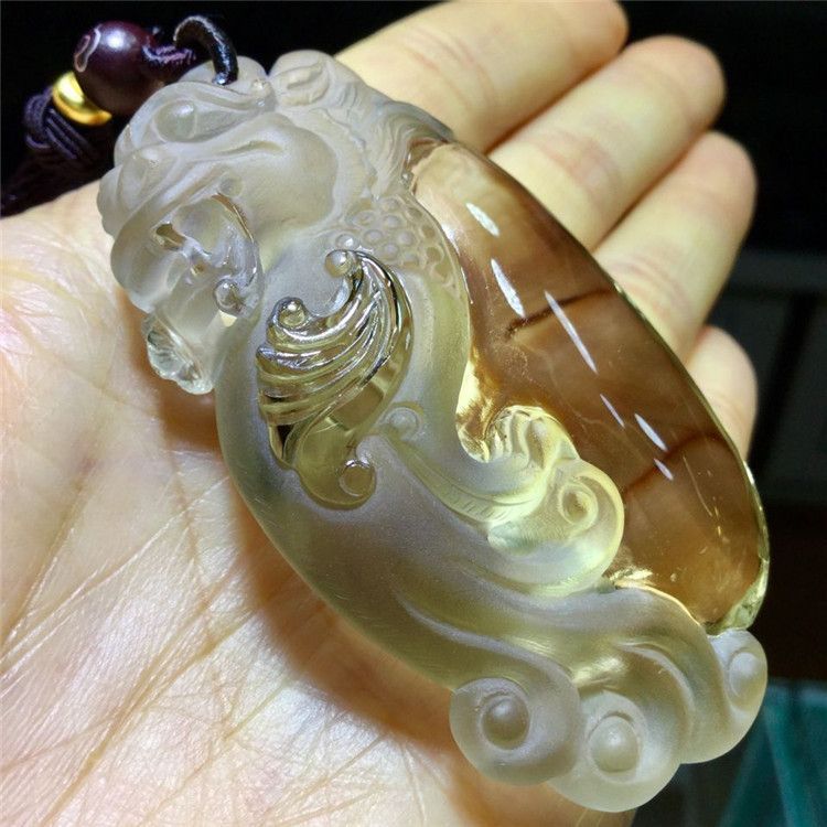 龍魚玉雕刻：龍魚玉雕刻是一種非常具有中國傳統藝術特色的雕刻形式