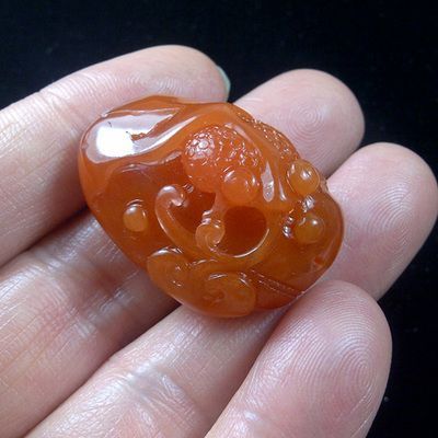 龍魚吐珠吐的是啥：龍魚吐珠代表吉祥富貴嗎？