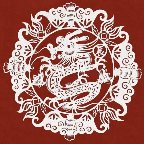 再給我幾張不同風格的招財龍設計圖