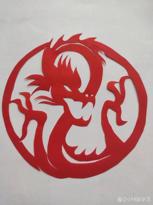 再給我幾張不同風格的招財龍設計圖