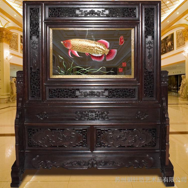 屋里金龍魚擺件擺在玄關好嗎（中式玄關擺放金龍魚是一個不錯的選擇）