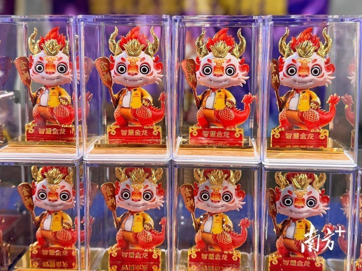 還有哪些金龍藝術(shù)品值得推薦？ 還有哪些金龍藝術(shù)品值得推薦？ 龍魚百科 第7張