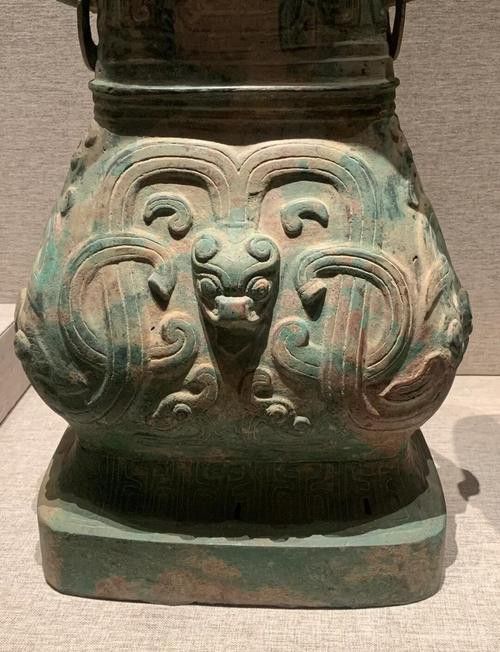 給我一些夔龍紋和蟠龍紋的圖片