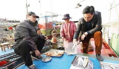 龍魚吃白蝦還是青蝦好：龍魚可以喂食的蝦類包括多種淡水蝦和海水蝦