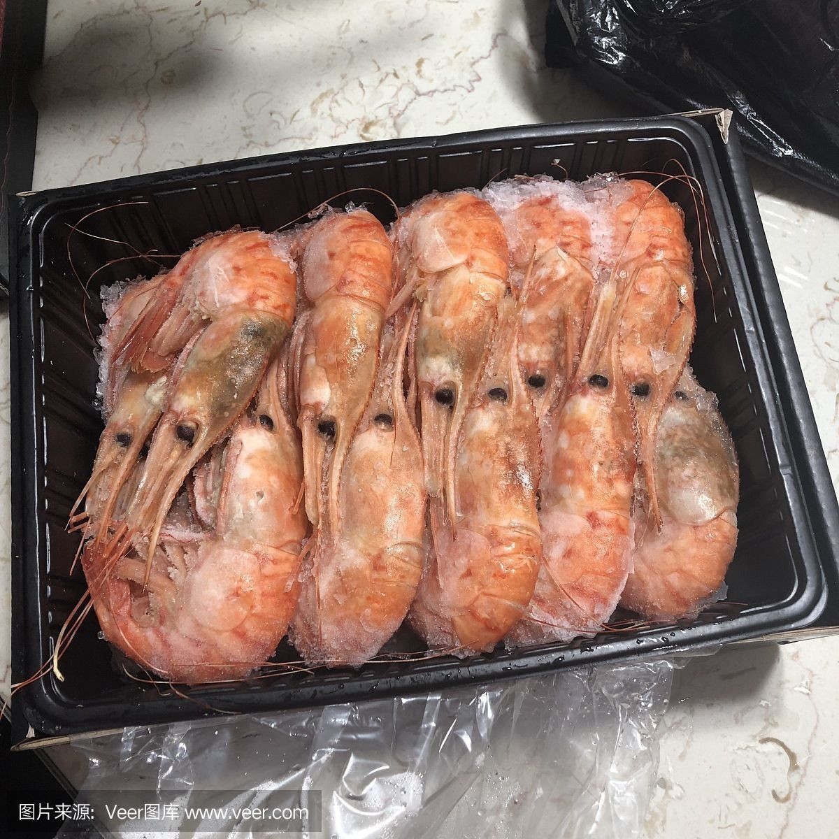 冷凍蝦怎么喂龍魚飼料：喂食龍魚冷凍蝦需要注意以下幾個步驟和注意事項