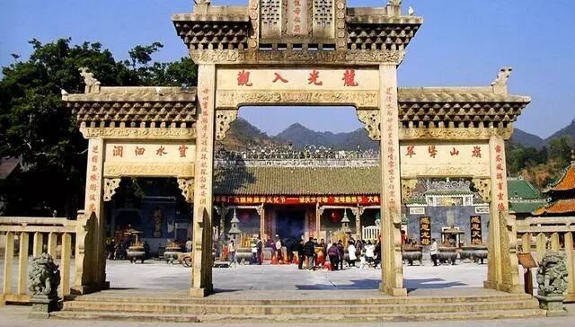 如何拍攝龍魚拜神視頻？（拍攝龍魚拜神視頻需要結(jié)合專業(yè)攝影技巧與傳統(tǒng)儀式感） 如何拍攝龍魚拜神視頻？（拍攝龍魚拜神視頻需要結(jié)合專業(yè)攝影技巧與傳統(tǒng)儀式感） 龍魚百科 第7張
