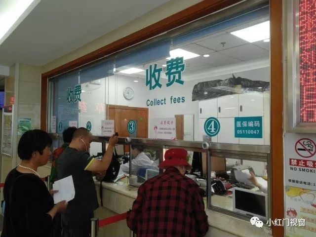 白毛感染的治療需根據(jù)具體病因（如真菌感染、毛囊炎）采取針對(duì)性措施：如何治療白毛感染
