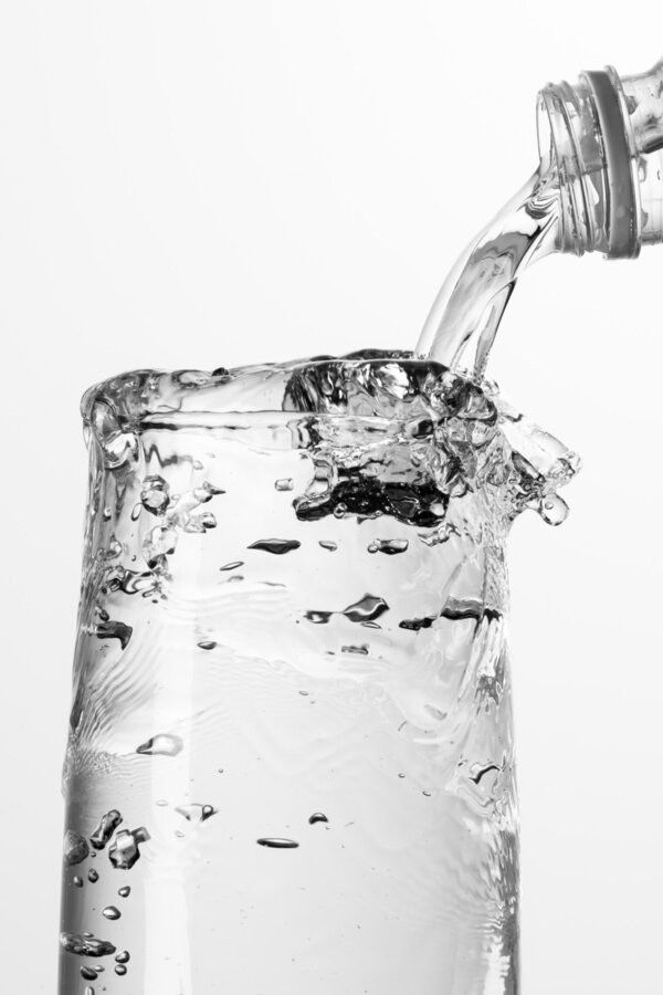 如何檢測(cè)水質(zhì)中的重金屬：檢測(cè)水質(zhì)中的重金屬可通過專業(yè)實(shí)驗(yàn)室方法和家庭簡(jiǎn)易手段結(jié)合進(jìn)行