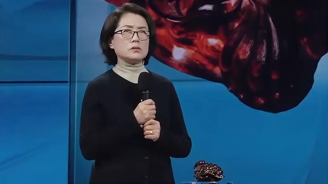 如何辨別真假龍龜珠寶文玩？：辨別真假龍龜珠寶文玩需綜合材質、工藝、包漿等多方面特征
