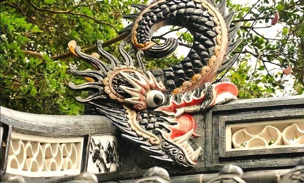 紅嶺新區大轉盤的龍魚雕塑有何寓意：梧州大轉盤龍魚雕塑