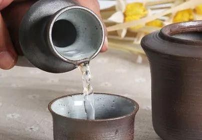 金龍魚白酒的生產工藝：金龍魚白酒有哪些特色釀造工藝有哪些關鍵步驟和訊網