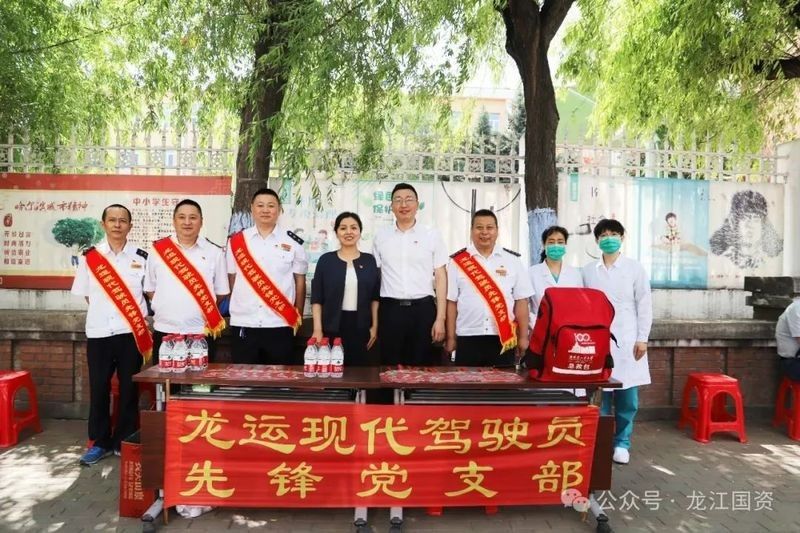紅龍旗的現代應用有哪些：「黨建領航·旗幟篇」紅龍旗在國際交流中具體有哪些應用？ 紅龍旗的現代應用有哪些：「黨建領航·旗幟篇」紅龍旗在國際交流中具體有哪些應用？ 龍魚百科 第5張