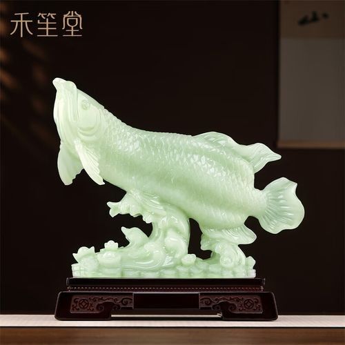 金龍魚玉雕擺件的價格范圍是多少：金龍魚擺件的價格范圍因材質、尺寸和工藝差異較大