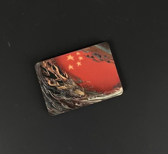 紅龍旗紀念品有哪些官方授權產品：哪里可以購買到官方授權的紅龍旗紀念品？