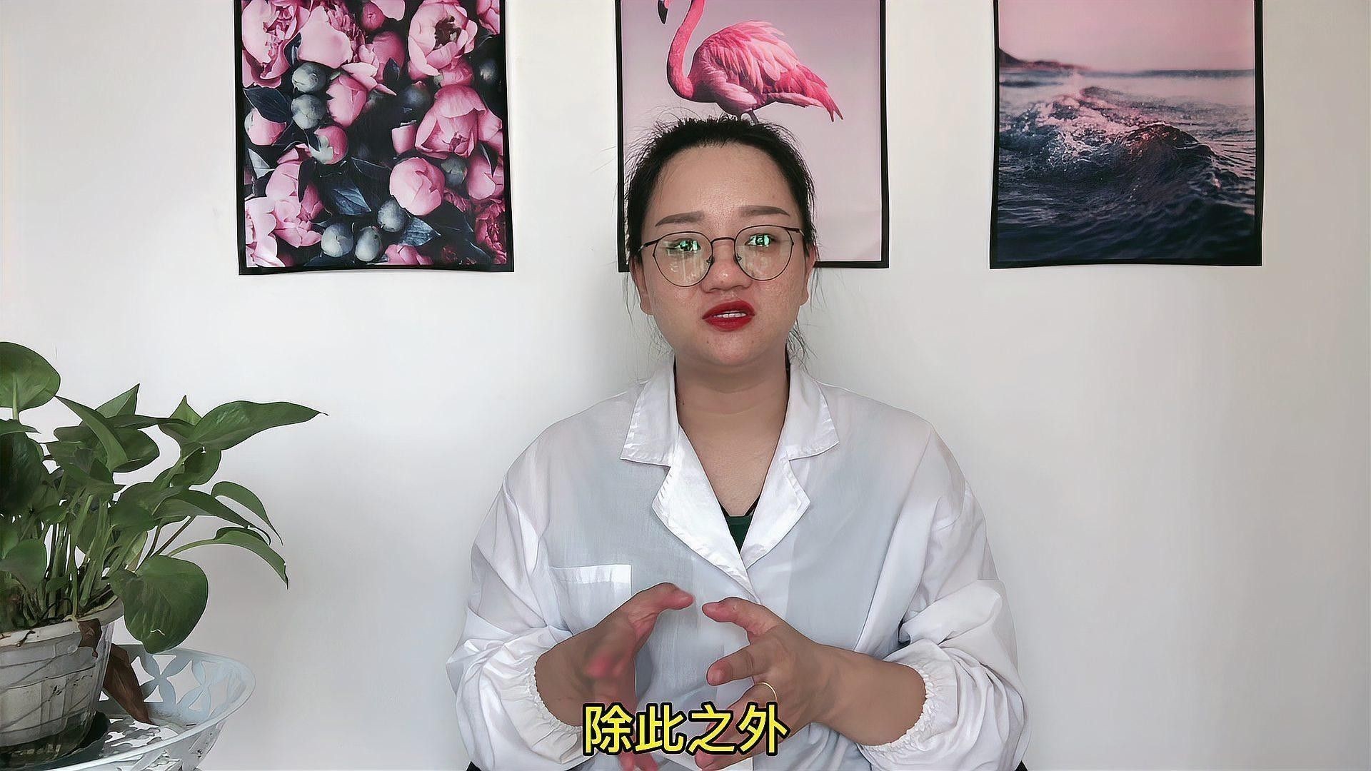 如何給白玉龍魚消毒活餌？：給白玉龍魚消毒活餌結(jié)合冷凍、鹽水浸泡及藥物處理步驟