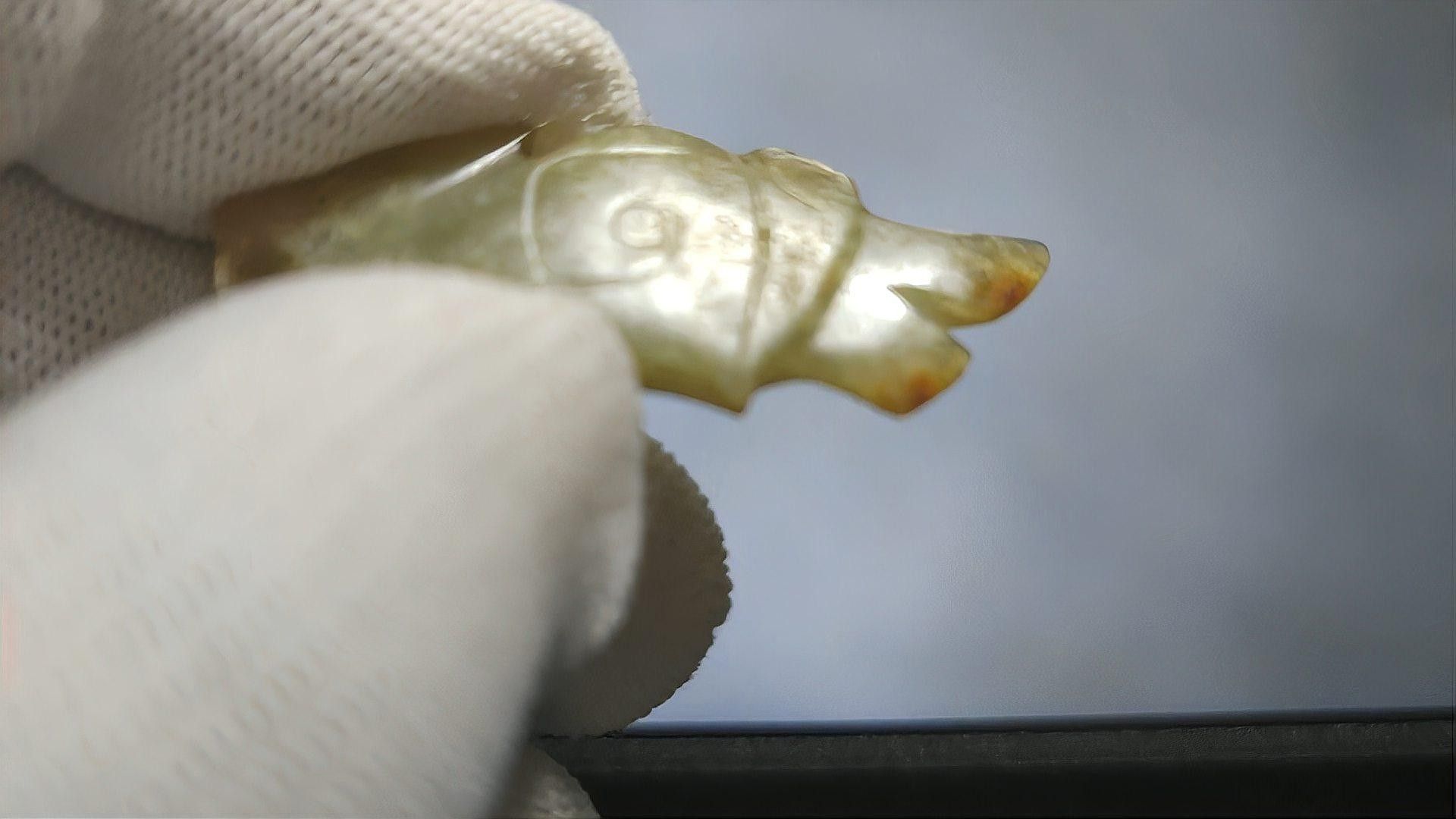 如何鑒別真假玉器龍魚：鑒別玉器龍魚的真假需要綜合觀察工藝特征、材質表現和歷史痕跡等多方面因素 如何鑒別真假玉器龍魚：鑒別玉器龍魚的真假需要綜合觀察工藝特征、材質表現和歷史痕跡等多方面因素 龍魚百科 第9張