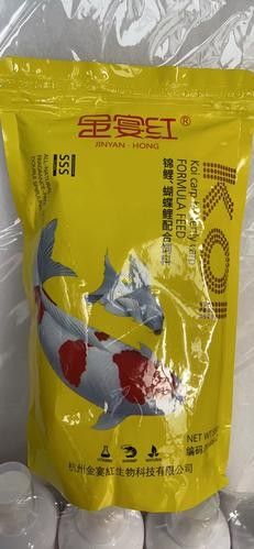 金龍魚(yú)和蝴蝶鯉的食物選擇：金龍魚(yú)和蝴蝶鯉混養(yǎng)需要注意什么？