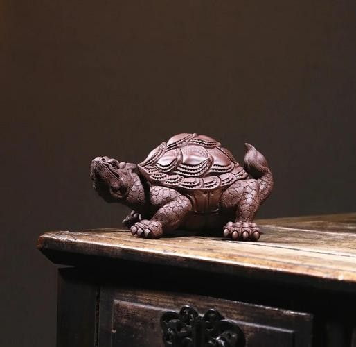 蘇州龜王張堯華的龍龜作品價格如何：蘇州龜王張堯華的龍龜作品價格因材質(zhì)、克重、工藝及市場稀缺性差異顯著 蘇州龜王張堯華的龍龜作品價格如何：蘇州龜王張堯華的龍龜作品價格因材質(zhì)、克重、工藝及市場稀缺性差異顯著 龍魚百科 第10張