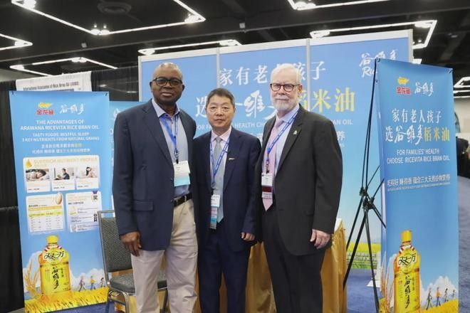 金龍魚高端產品線有哪些創新技術：金龍魚仿生機器人亮相閃電新聞