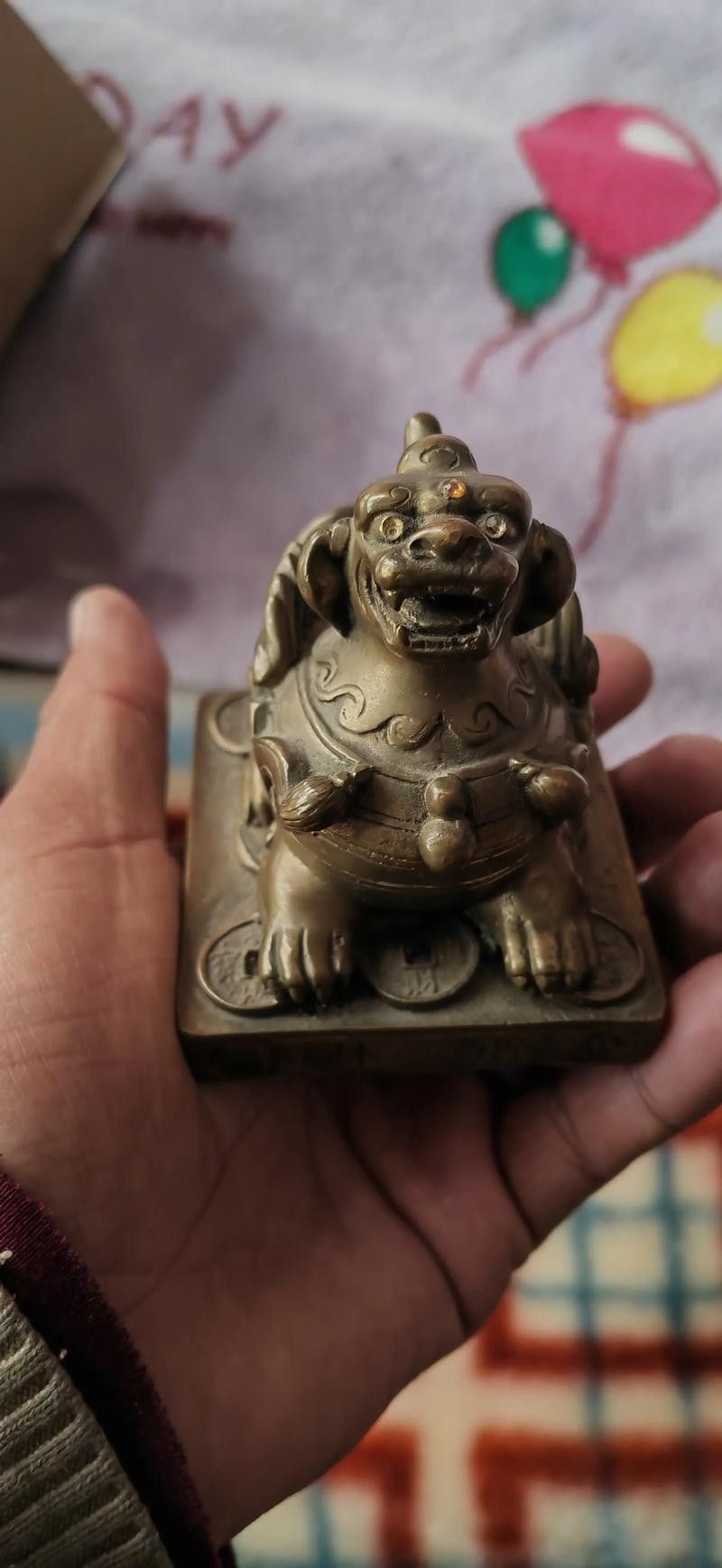 黃銅擺件多久保養(yǎng)一次合適：黃銅擺件保養(yǎng)周期需根據(jù)使用環(huán)境、氧化程度及材質(zhì)特性綜合判斷