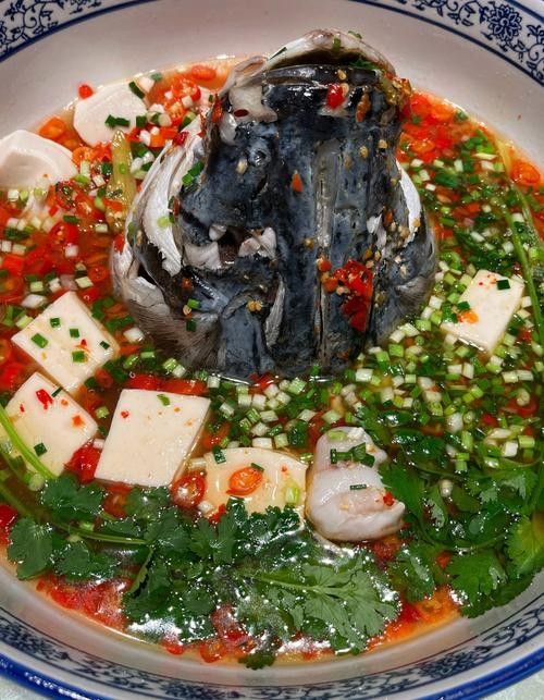 婁底九龍魚頭有哪些招牌菜？：去婁底九龍魚頭吃飯需要預約嗎湘菜十大招牌帶你領略火辣湘味精髓