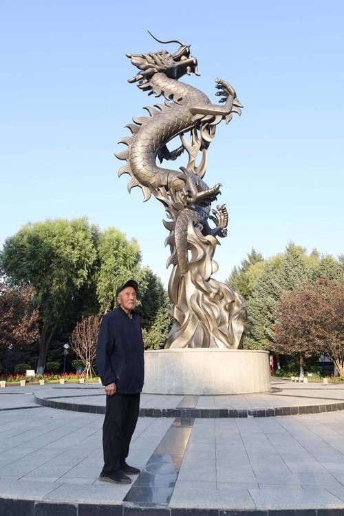 還有哪些生龍主題雕塑作品：北京街頭龍味十足！
