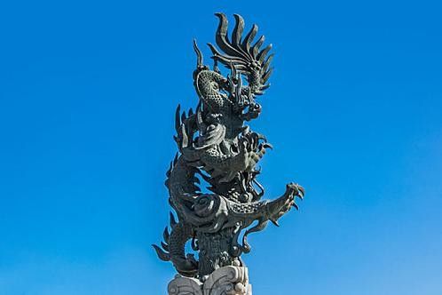 還有哪些生龍主題雕塑作品：北京街頭龍味十足！